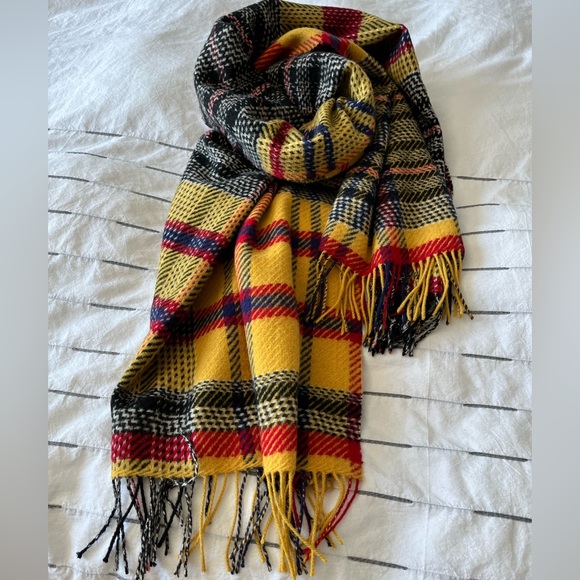 Aritzia Accessories - Aritzia big soft wool tartan scarf 31’’x81’’